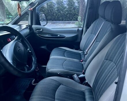 Серый Хендай Н1 (Старекс), объемом двигателя 2.4 л и пробегом 315 тыс. км за 8688 $, фото 3 на Automoto.ua