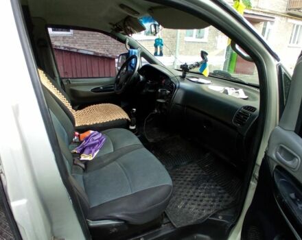 Серый Хендай Н1 (Старекс), объемом двигателя 2.4 л и пробегом 210 тыс. км за 4099 $, фото 3 на Automoto.ua