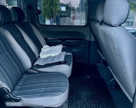 Серый Хендай Н1 (Старекс), объемом двигателя 2.4 л и пробегом 315 тыс. км за 8688 $, фото 4 на Automoto.ua