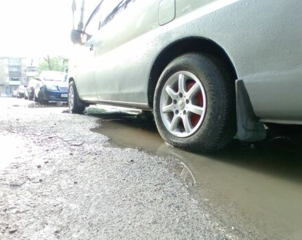 Серый Хендай Н1 (Старекс), объемом двигателя 2.4 л и пробегом 210 тыс. км за 4099 $, фото 1 на Automoto.ua