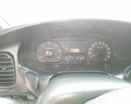 Серый Хендай Н1 (Старекс), объемом двигателя 2.4 л и пробегом 210 тыс. км за 4099 $, фото 5 на Automoto.ua