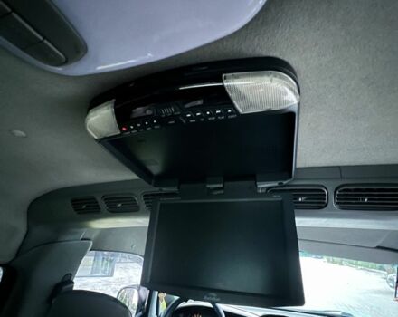 Серый Хендай Н1 (Старекс), объемом двигателя 2.4 л и пробегом 315 тыс. км за 8688 $, фото 7 на Automoto.ua