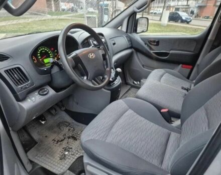 Серый Хендай Н1 (Старекс), объемом двигателя 2.5 л и пробегом 274 тыс. км за 2750 $, фото 4 на Automoto.ua