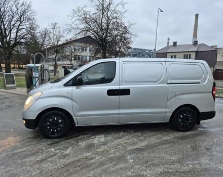 Серый Хендай Н1 (Старекс), объемом двигателя 2.5 л и пробегом 274 тыс. км за 2750 $, фото 3 на Automoto.ua