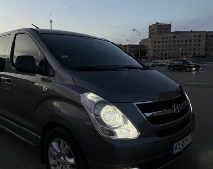 Серый Хендай Н1 (Старекс), объемом двигателя 2.5 л и пробегом 219 тыс. км за 10000 $, фото 3 на Automoto.ua