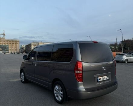 Серый Хендай Н1 (Старекс), объемом двигателя 2.5 л и пробегом 219 тыс. км за 10000 $, фото 2 на Automoto.ua