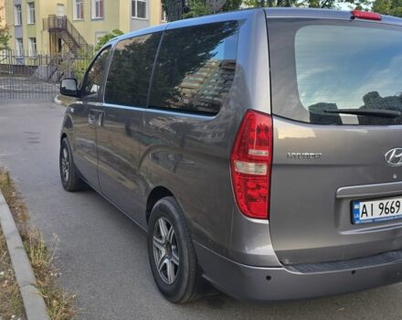 Серый Хендай Н1 (Старекс), объемом двигателя 2.5 л и пробегом 237 тыс. км за 13200 $, фото 3 на Automoto.ua