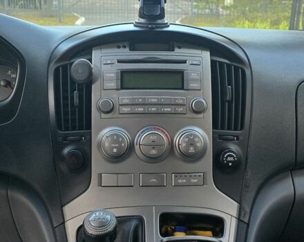 Серый Хендай Н1 (Старекс), объемом двигателя 2.5 л и пробегом 237 тыс. км за 13200 $, фото 7 на Automoto.ua