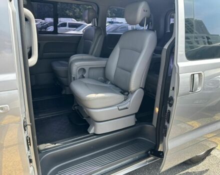 Серый Хендай Н1 (Старекс), объемом двигателя 2.5 л и пробегом 196 тыс. км за 14500 $, фото 19 на Automoto.ua