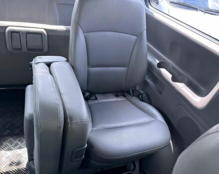 Серый Хендай Н1 (Старекс), объемом двигателя 2.5 л и пробегом 196 тыс. км за 14500 $, фото 23 на Automoto.ua