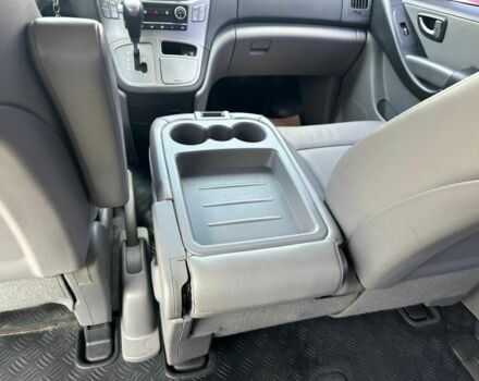 Серый Хендай Н1 (Старекс), объемом двигателя 2.5 л и пробегом 196 тыс. км за 14500 $, фото 18 на Automoto.ua