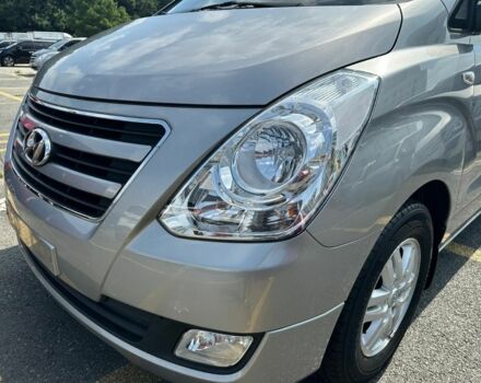 Серый Хендай Н1 (Старекс), объемом двигателя 2.5 л и пробегом 196 тыс. км за 14500 $, фото 3 на Automoto.ua