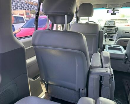 Серый Хендай Н1 (Старекс), объемом двигателя 2.5 л и пробегом 196 тыс. км за 14500 $, фото 20 на Automoto.ua