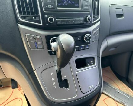 Серый Хендай Н1 (Старекс), объемом двигателя 2.5 л и пробегом 196 тыс. км за 14500 $, фото 17 на Automoto.ua