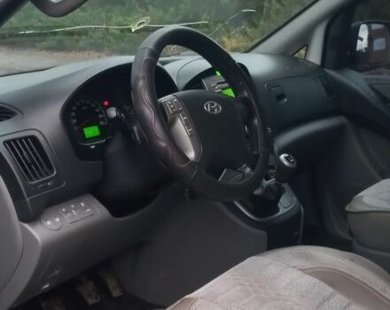 Сірий Хендай Н1 (Старекс), об'ємом двигуна 2.5 л та пробігом 216 тис. км за 12500 $, фото 5 на Automoto.ua