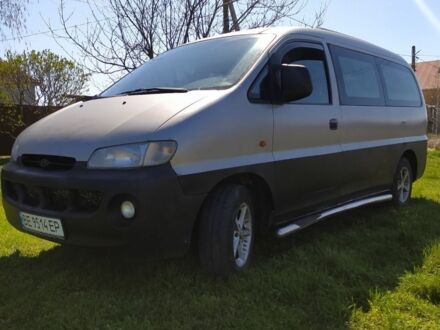 Хендай Н1 (Старекс) 1998 у Одесі на Automoto.ua Сірий Хендай Н1 (Старекс), об'ємом двигуна 2.4 л та пробігом 320 тис. км за 2700 $, фото 1 на Automoto.ua
