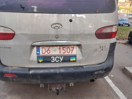 Серый Хендай Н1 (Старекс), объемом двигателя 0 л и пробегом 200 тыс. км за 1500 $, фото 1 на Automoto.ua