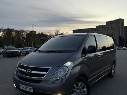 Серый Хендай Н1 (Старекс), объемом двигателя 2.5 л и пробегом 219 тыс. км за 10000 $, фото 1 на Automoto.ua