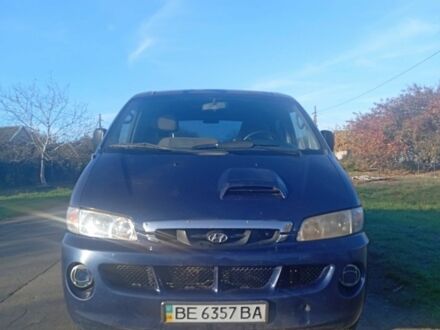 Синий Хендай Н1 (Старекс), объемом двигателя 2.5 л и пробегом 287 тыс. км за 3000 $, фото 1 на Automoto.ua