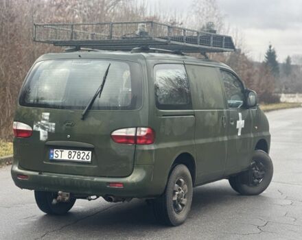 Зеленый Хендай Н1 (Старекс), объемом двигателя 2.5 л и пробегом 223 тыс. км за 4700 $, фото 3 на Automoto.ua