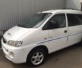 Белый Хендай Н1 пасс., объемом двигателя 2.5 л и пробегом 225 тыс. км за 6099 $, фото 1 на Automoto.ua