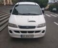 Белый Хендай Н1 пасс., объемом двигателя 2.5 л и пробегом 214 тыс. км за 7000 $, фото 1 на Automoto.ua