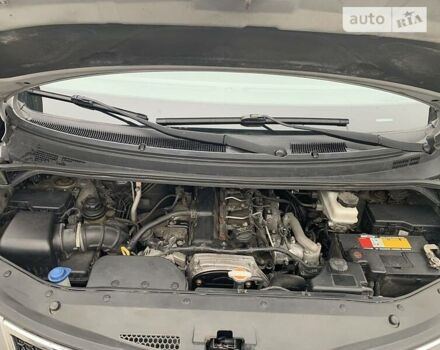 Сірий Хендай Н1 пас., об'ємом двигуна 2.5 л та пробігом 268 тис. км за 11948 $, фото 2 на Automoto.ua