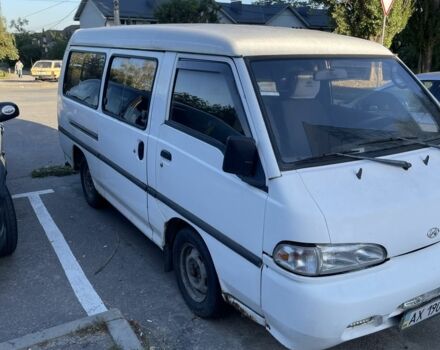 Белый Хендай Н 100, объемом двигателя 2.5 л и пробегом 320 тыс. км за 2000 $, фото 1 на Automoto.ua