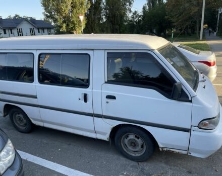 Белый Хендай Н 100, объемом двигателя 2.5 л и пробегом 320 тыс. км за 2000 $, фото 2 на Automoto.ua