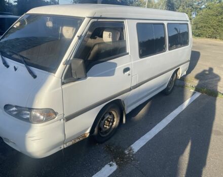 Белый Хендай Н 100, объемом двигателя 2.5 л и пробегом 320 тыс. км за 2000 $, фото 4 на Automoto.ua