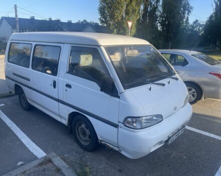 Белый Хендай Н 100, объемом двигателя 2.5 л и пробегом 320 тыс. км за 2000 $, фото 3 на Automoto.ua