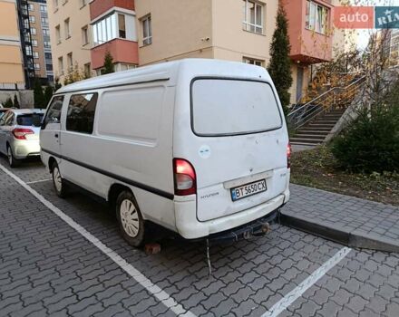 Белый Хендай Н 100, объемом двигателя 2.5 л и пробегом 250 тыс. км за 2499 $, фото 4 на Automoto.ua