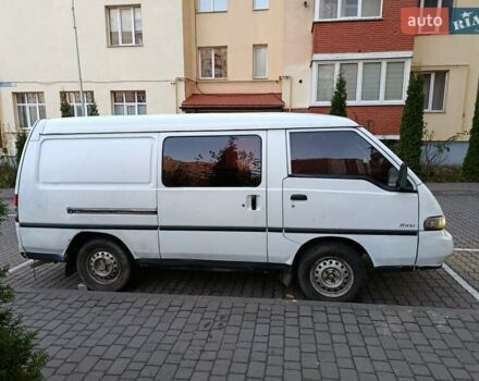 Белый Хендай Н 100, объемом двигателя 2.5 л и пробегом 250 тыс. км за 2499 $, фото 8 на Automoto.ua