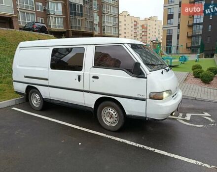 Белый Хендай Н 100, объемом двигателя 2.48 л и пробегом 250 тыс. км за 2200 $, фото 6 на Automoto.ua