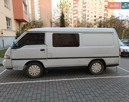 Белый Хендай Н 100, объемом двигателя 2.5 л и пробегом 250 тыс. км за 2499 $, фото 2 на Automoto.ua