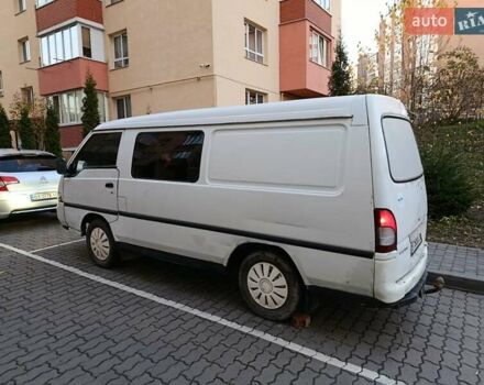 Белый Хендай Н 100, объемом двигателя 2.5 л и пробегом 250 тыс. км за 2499 $, фото 3 на Automoto.ua