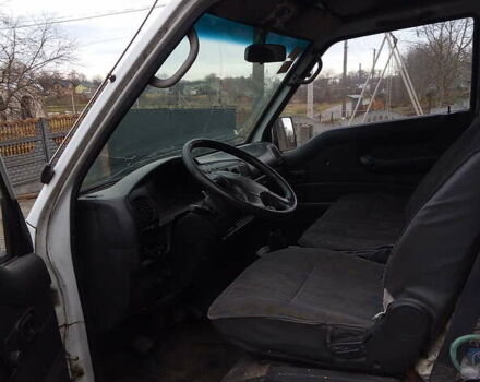 Белый Хендай Н 100, объемом двигателя 2.5 л и пробегом 270 тыс. км за 2500 $, фото 2 на Automoto.ua