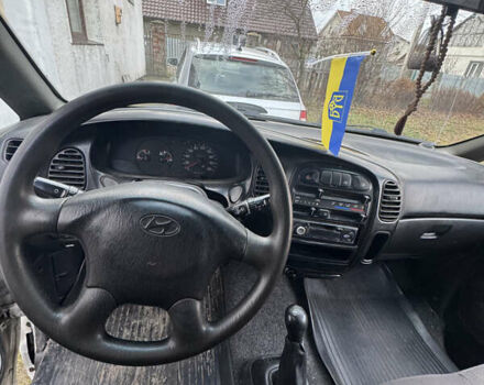 Белый Хендай Н 100, объемом двигателя 2.48 л и пробегом 184 тыс. км за 2800 $, фото 6 на Automoto.ua