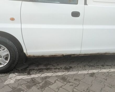 Белый Хендай Н 100, объемом двигателя 2.5 л и пробегом 400 тыс. км за 2335 $, фото 2 на Automoto.ua