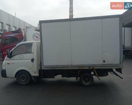 Белый Хендай Н 100, объемом двигателя 2.5 л и пробегом 370 тыс. км за 3500 $, фото 4 на Automoto.ua