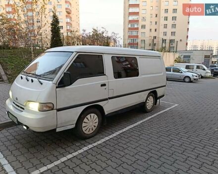 Белый Хендай Н 100, объемом двигателя 2.5 л и пробегом 250 тыс. км за 2499 $, фото 1 на Automoto.ua