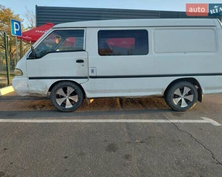 Белый Хендай Н 100, объемом двигателя 2.5 л и пробегом 200 тыс. км за 3000 $, фото 1 на Automoto.ua