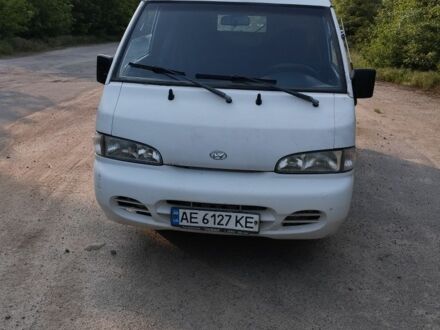 Хендай Н 100 1997 у Никополе на Automoto.ua Білий Хендай Н 100, об'ємом двигуна 2.5 л та пробігом 100 тис. км за 1900 $, фото 1 на Automoto.ua