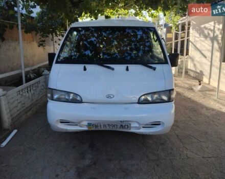 Белый Хендай Н 100, объемом двигателя 2.5 л и пробегом 330 тыс. км за 2000 $, фото 1 на Automoto.ua