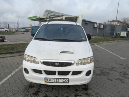 Белый Хендай Н 100, объемом двигателя 2.5 л и пробегом 400 тыс. км за 2335 $, фото 1 на Automoto.ua