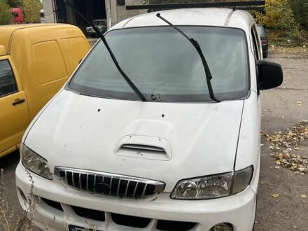 Белый Хендай Н 100, объемом двигателя 2.5 л и пробегом 300 тыс. км за 4000 $, фото 1 на Automoto.ua