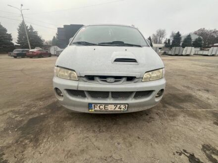 Белый Хендай Н 100, объемом двигателя 2.5 л и пробегом 300 тыс. км за 2000 $, фото 1 на Automoto.ua