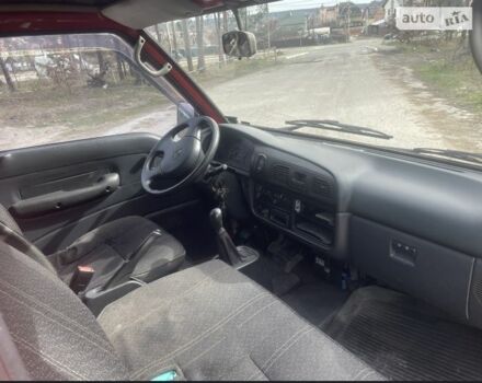 Красный Хендай Н 100, объемом двигателя 2.5 л и пробегом 187 тыс. км за 3000 $, фото 5 на Automoto.ua