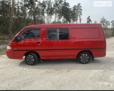 Красный Хендай Н 100, объемом двигателя 2.5 л и пробегом 187 тыс. км за 3000 $, фото 2 на Automoto.ua