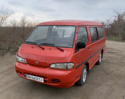 Красный Хендай Н 100, объемом двигателя 2.48 л и пробегом 300 тыс. км за 2350 $, фото 1 на Automoto.ua